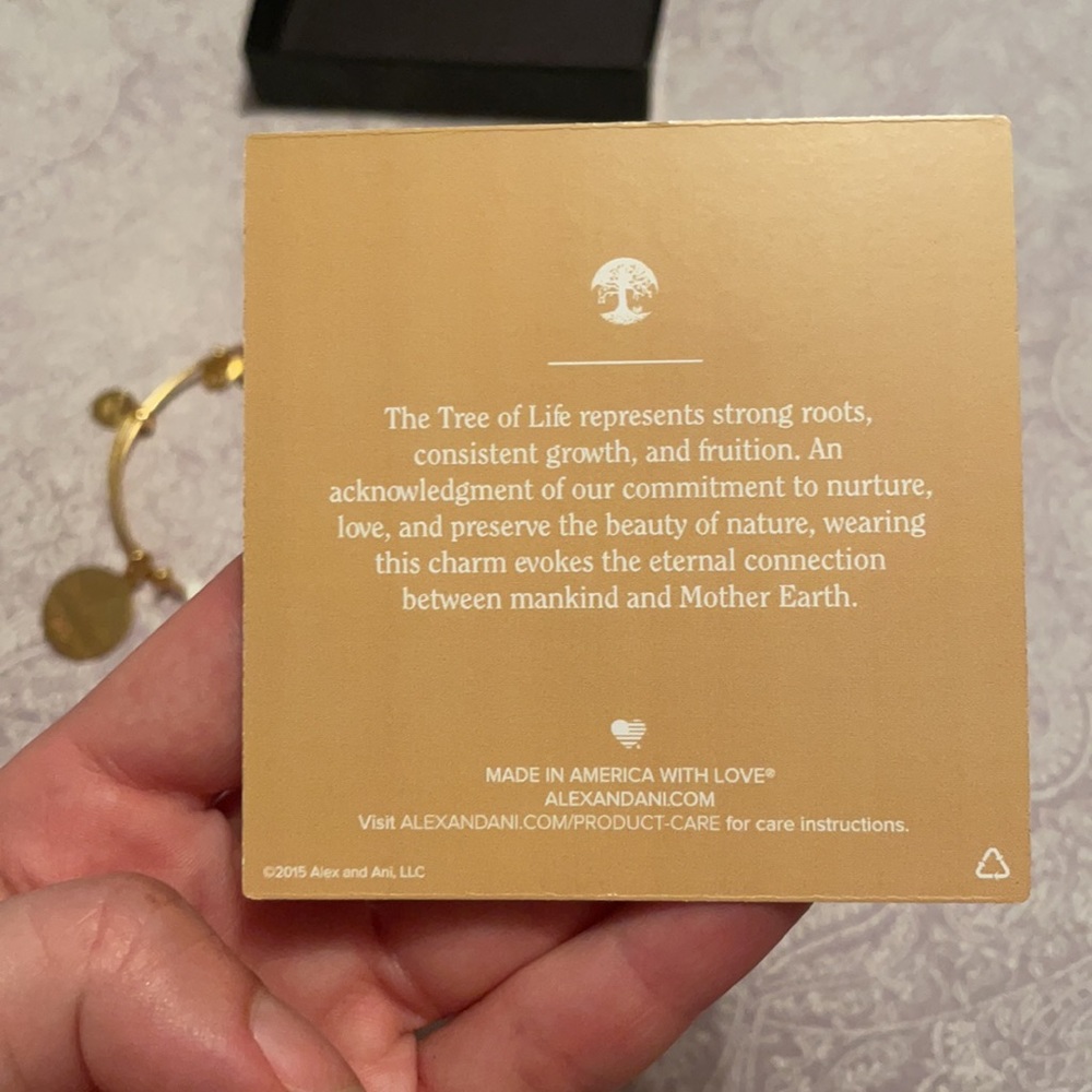 Shiny gold Tree of Life bracelet - Picture 5 of 5